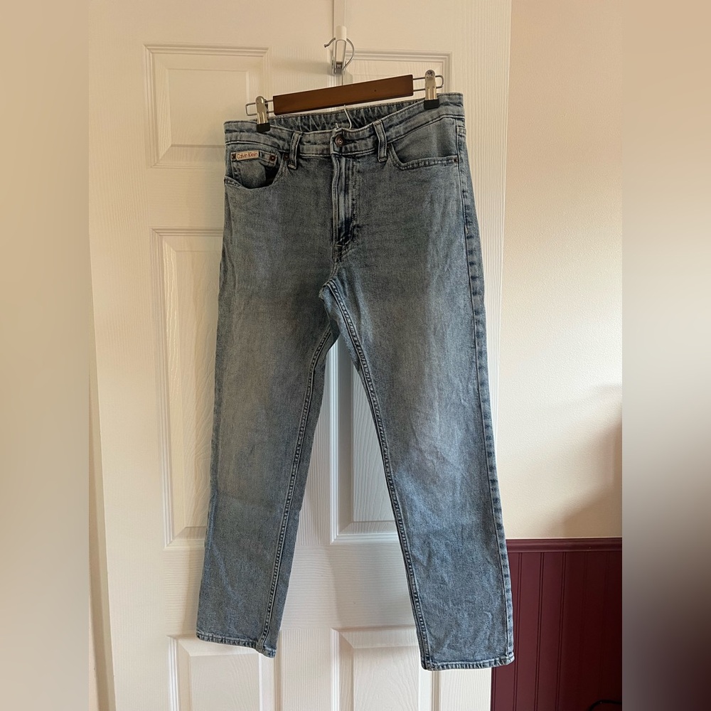 Calvin Klein Jeans Men's Straight Fit in Light Blue